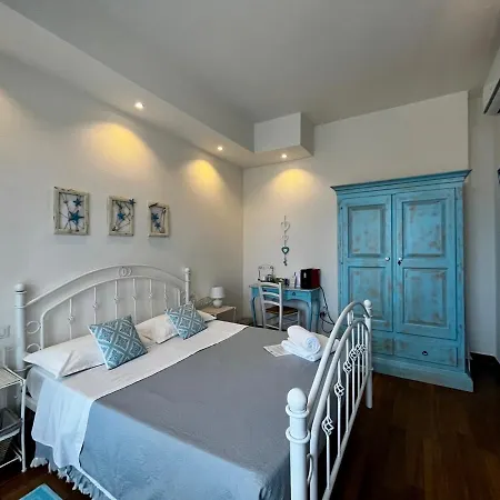 Palmasera Charming - Rooms & Suites